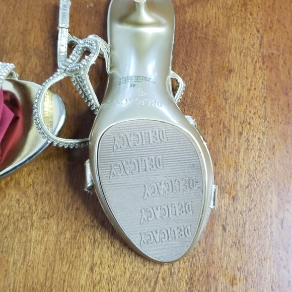 Heels - Picture 4 of 4